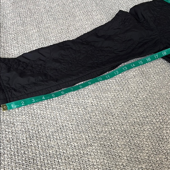 Patagonia Women’s Black Quilted Jacket. Water girl by Patagonia. - Picture 10 of 12